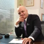 עו"ד אורי גלבוע במשרדו בתל אביב